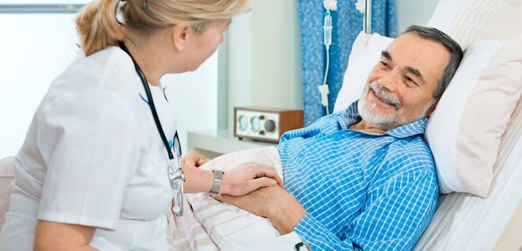 A man's restoration after replacing knee combination